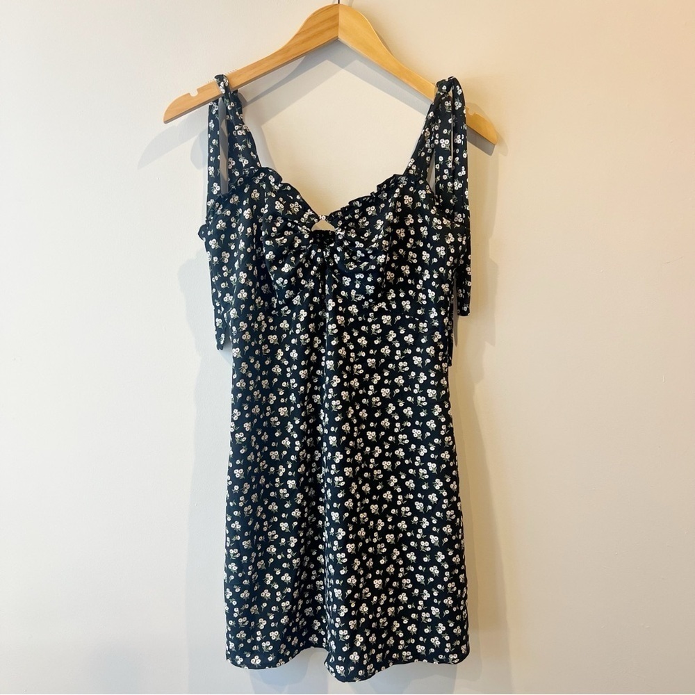 Forever 21 Floral Key Hole Mini Dress